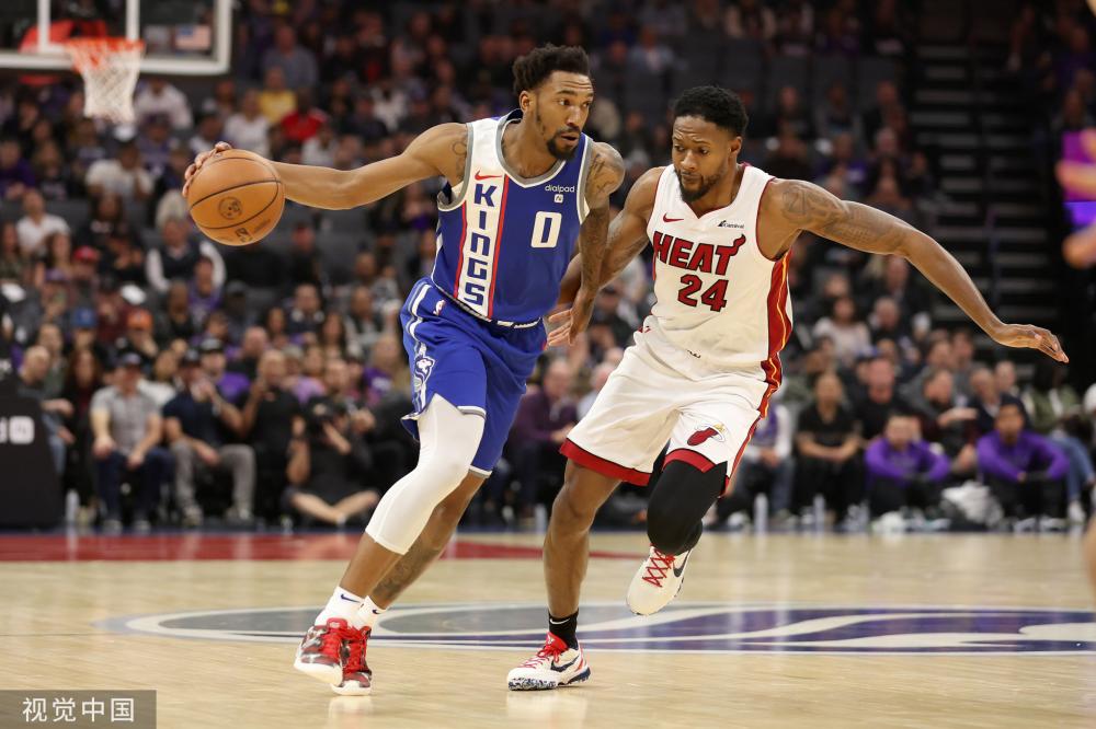 勒布伦在正 勒布伦在正