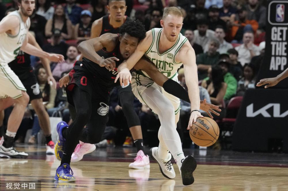 他的一举一 他的一举一